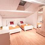 -piscine & -14 Pers Feriehus *