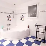 -piscine & -14 Pers Jard-sur-Mer