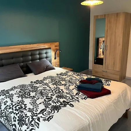 14 Personnes Piscine&spa Casa vacanze *