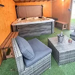 Hébergement de vacances -piscine & -14 Pers