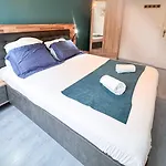 Hébergement de vacances -piscine & -14 Pers *