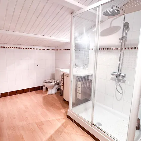 -piscine & -14 Pers Hébergement de vacances *
