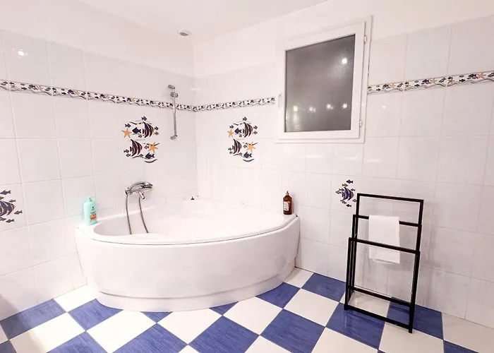 -piscine & -14 Pers Jard-sur-Mer